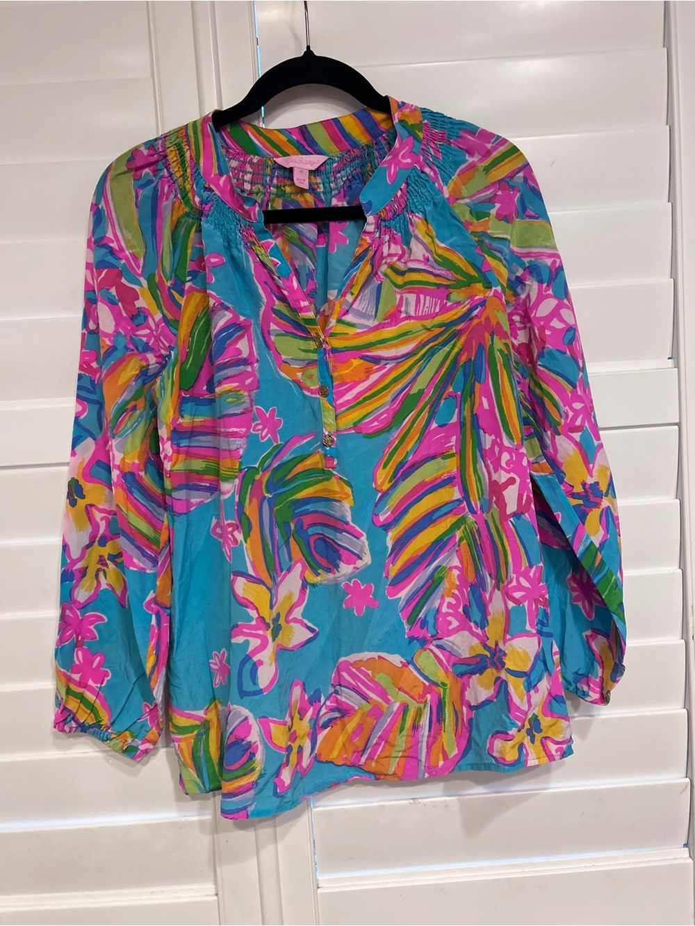 Lilly Pulitzer 100% Silk Floral Print Split Neck Blouse Pink Blue Multi Medium